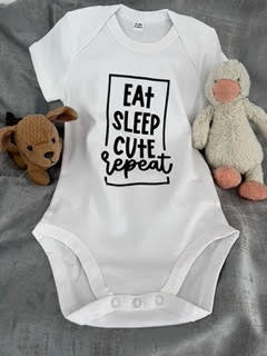 Short-sleeve white baby grow