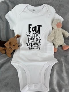Short-sleeve white baby grow