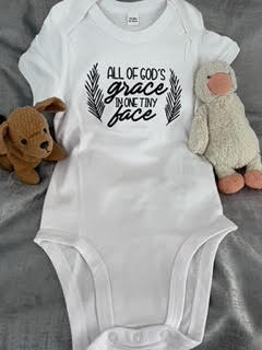 Short-sleeve white baby grow