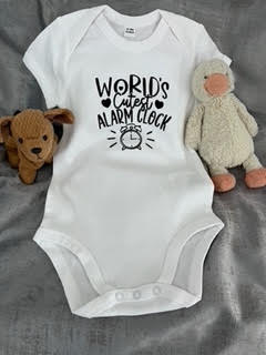 Short-sleeve white baby grow
