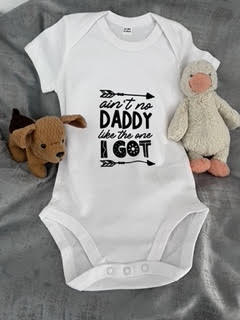 Short-sleeve white baby grow