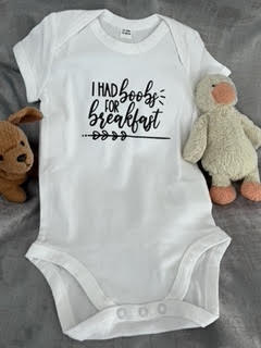 Short-sleeve white baby grow
